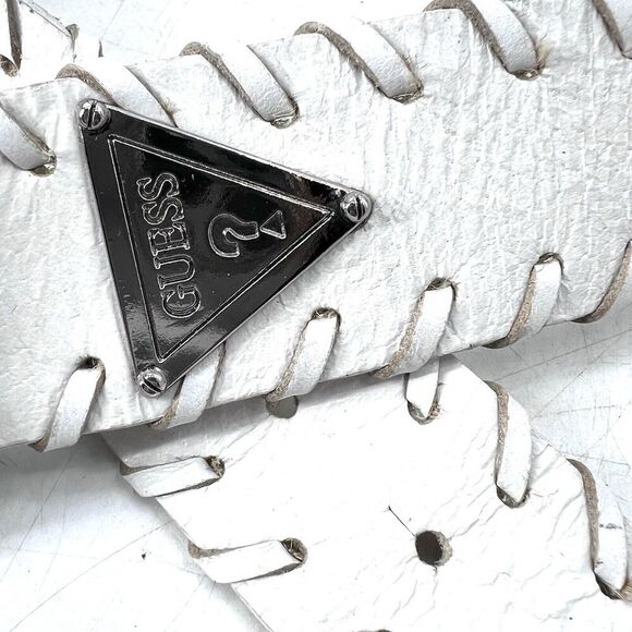 GUESS Vintage White Leather Stitched 1.5" Wide Hook Belt Womens Small - Picture 4 of 7